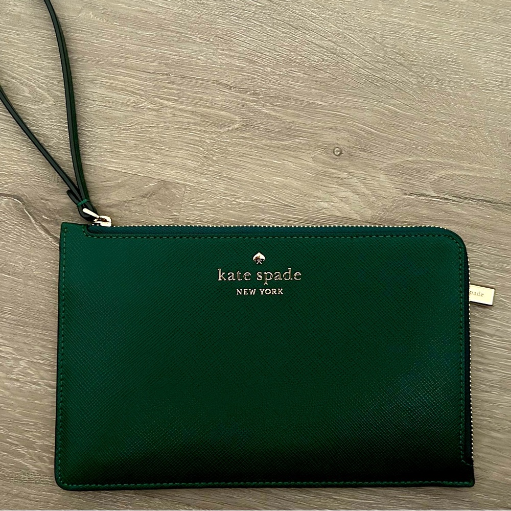 Staci medium L-zip wristlet